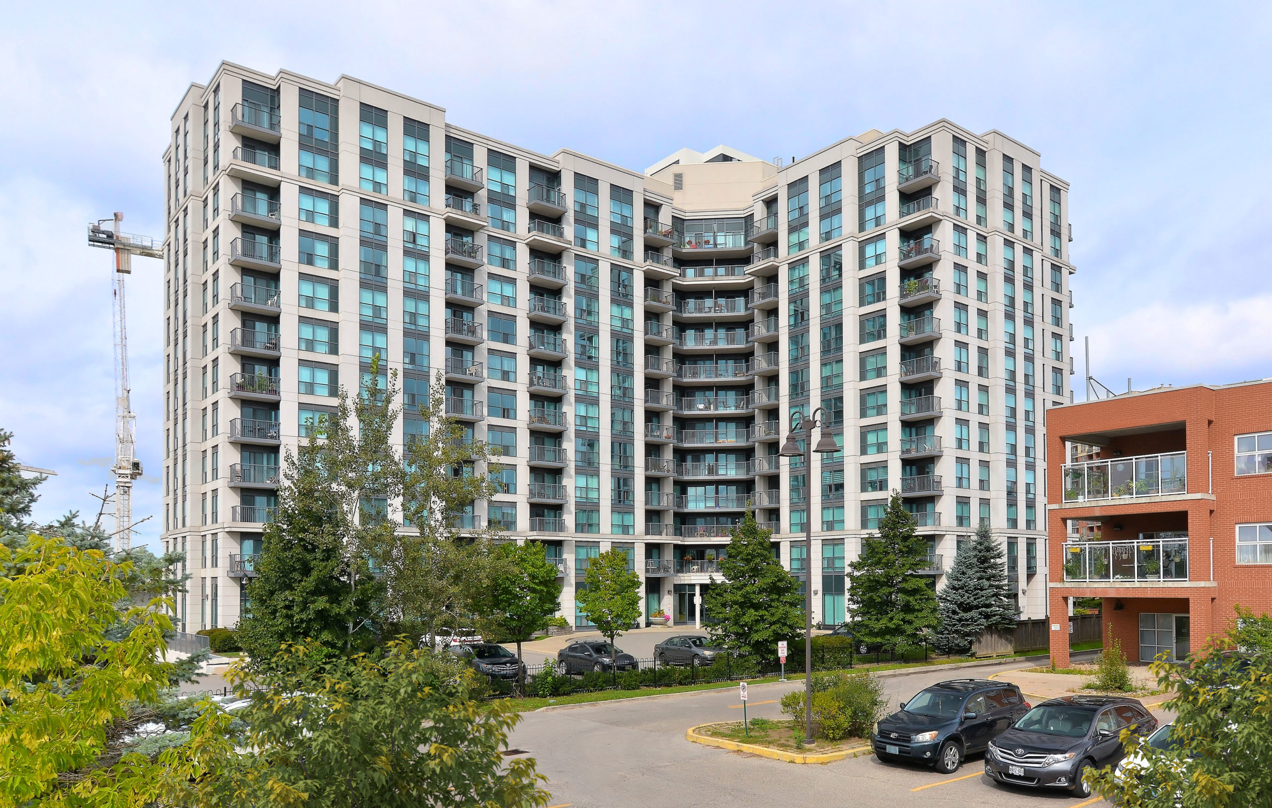 185 Oneida Crescent #813
