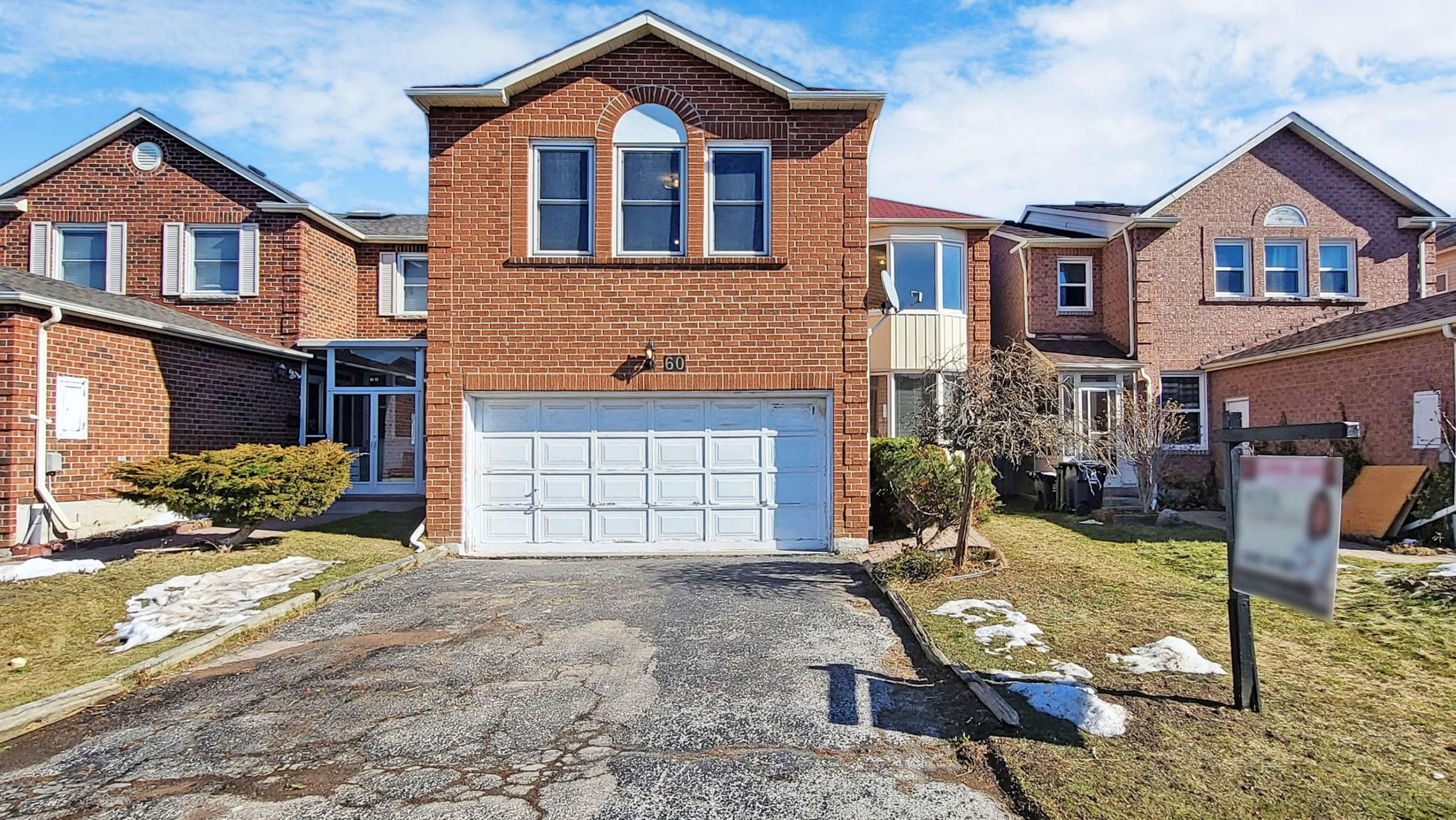 60 Holmbush Crescent