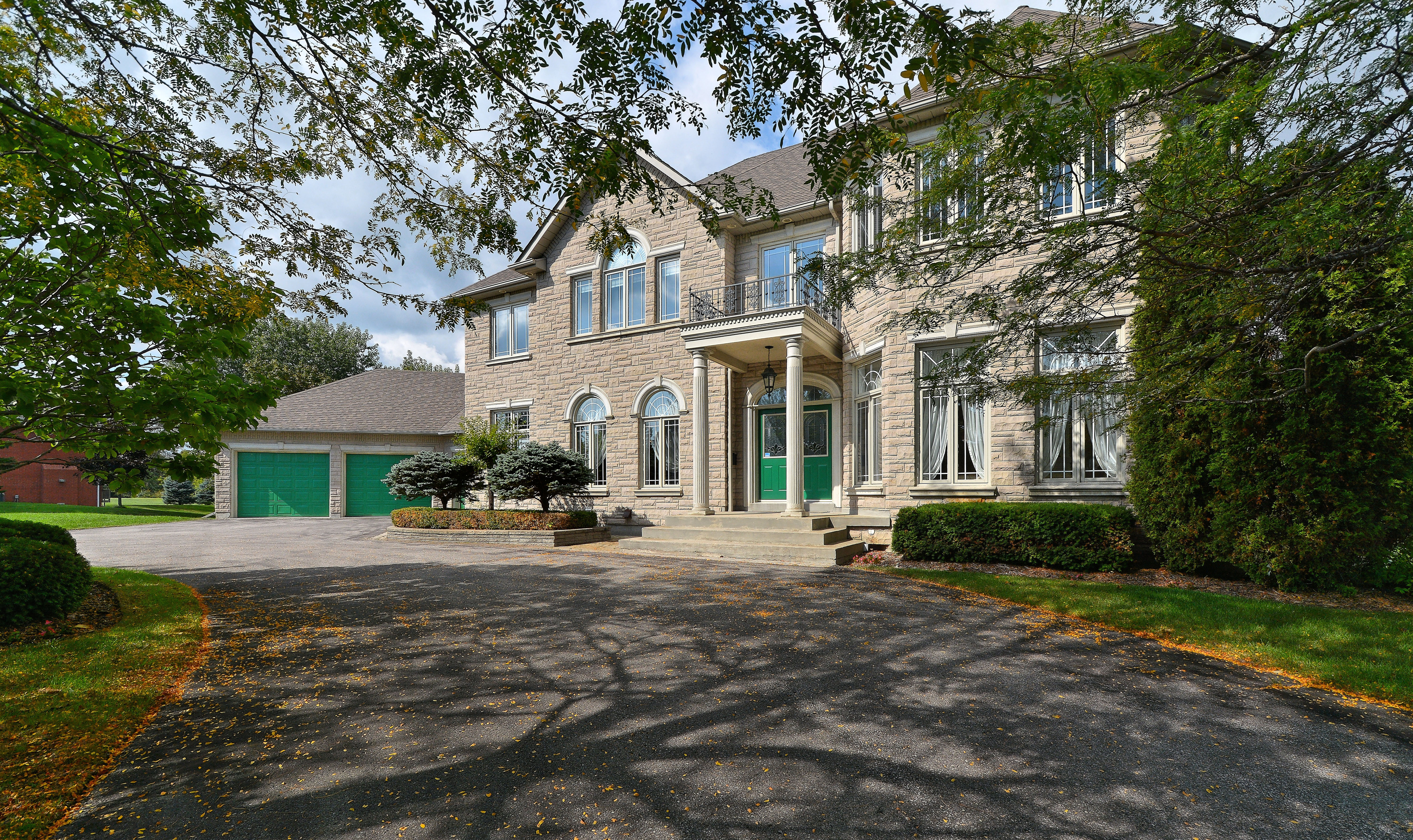 25 Raeview Drive — photo 2