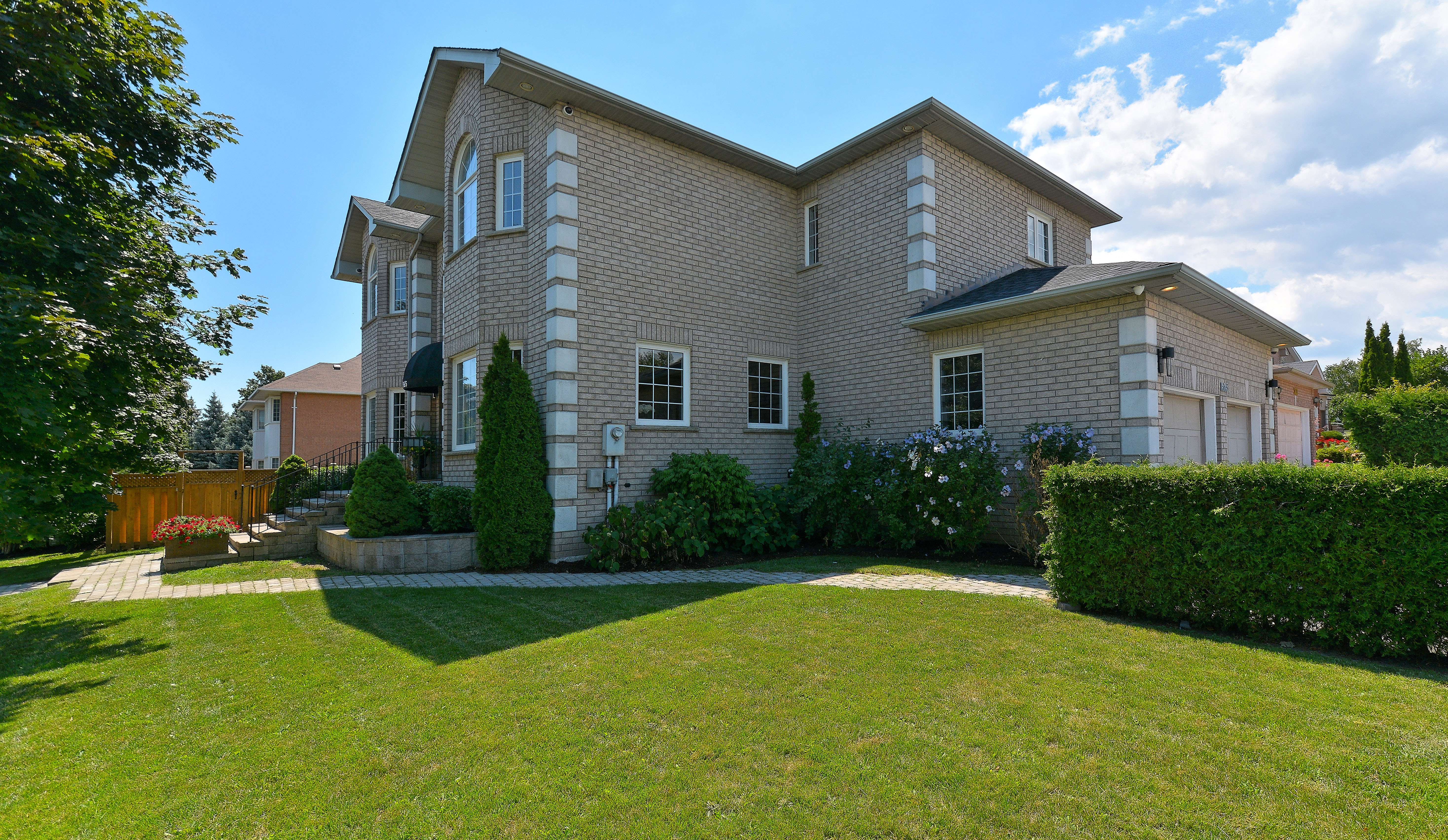 365 Fern Ave — photo 2