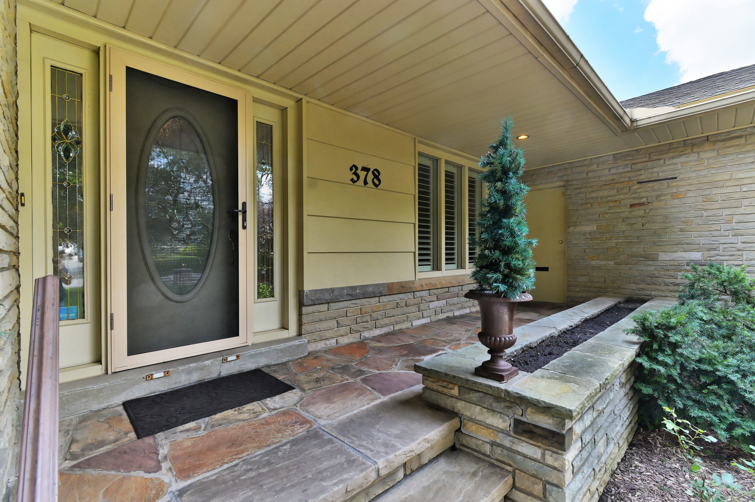 378 The Kingsway — photo 2