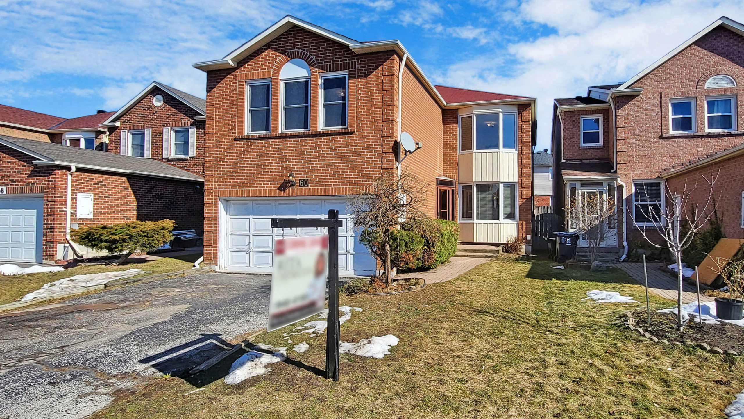 60 Holmbush Crescent — photo 2