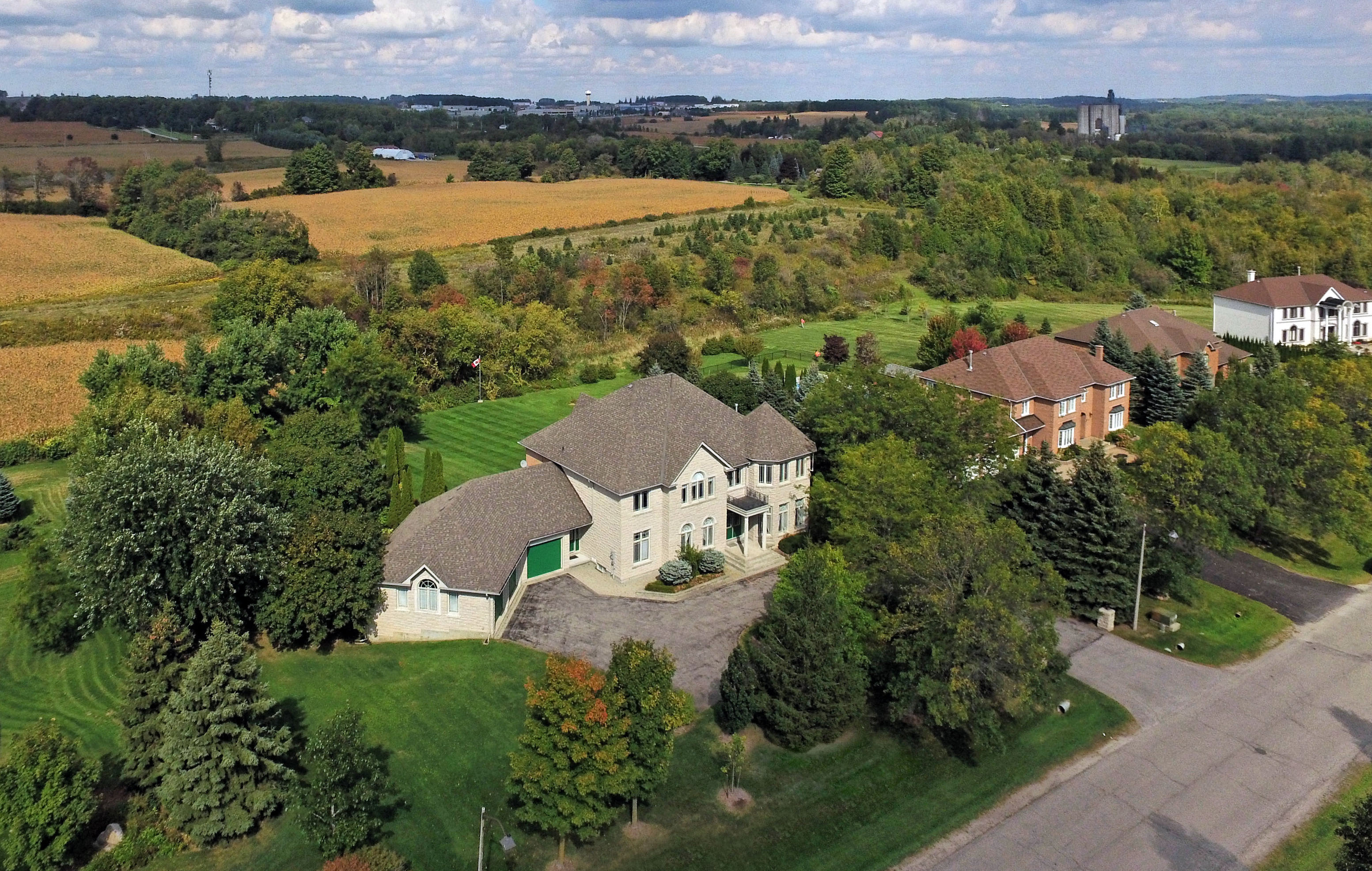 25 Raeview Drive