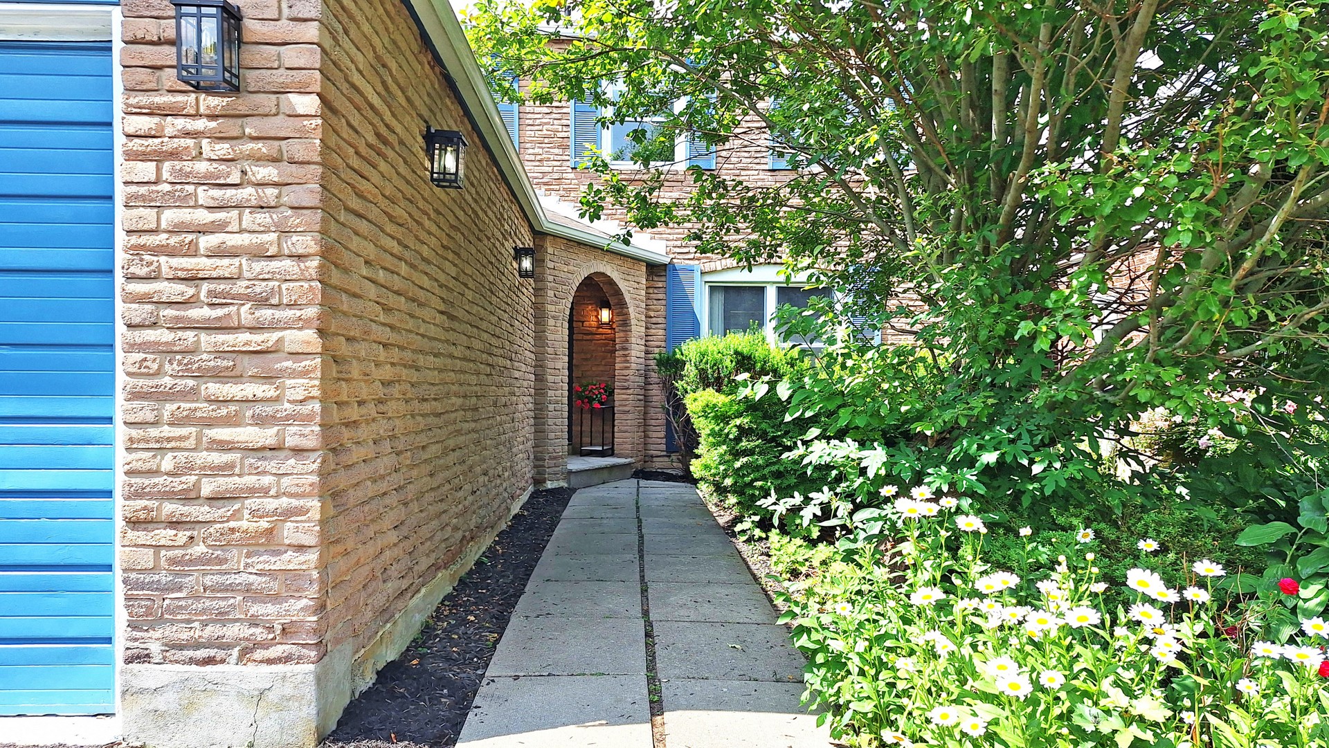 42 Holsworthy Crescent — photo 2