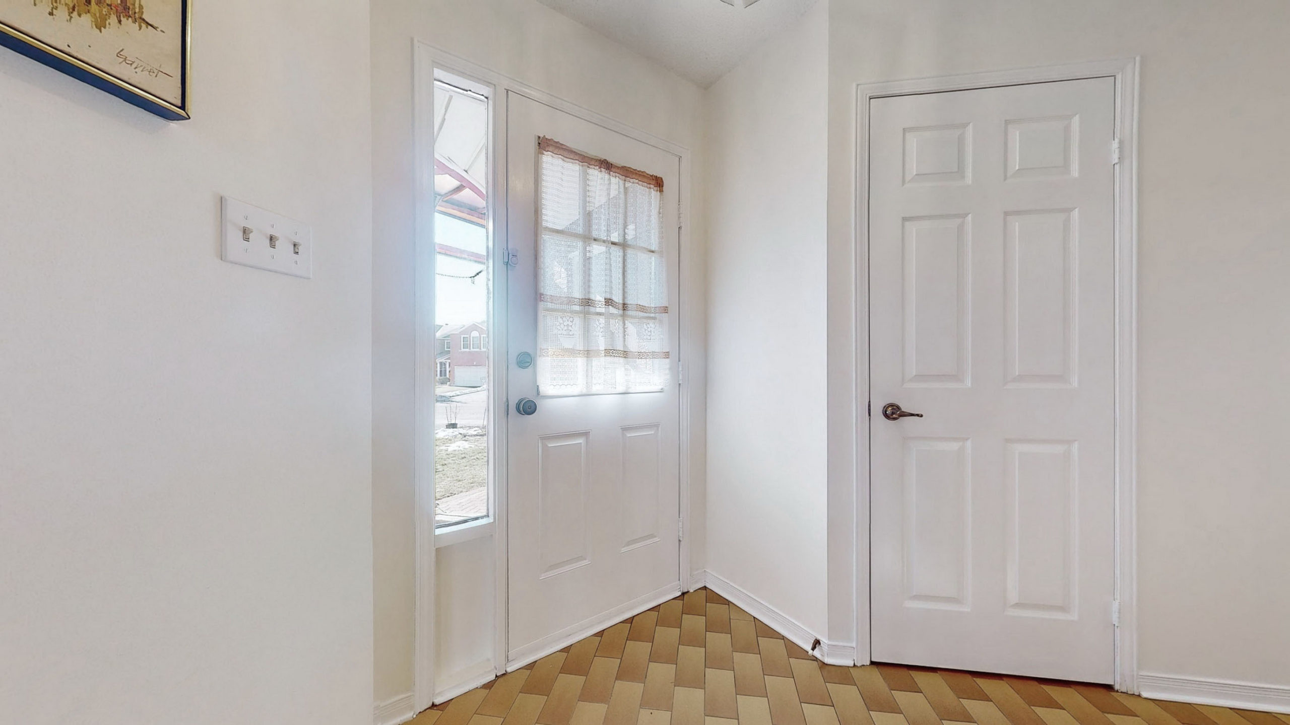 60 Holmbush Crescent — photo 3
