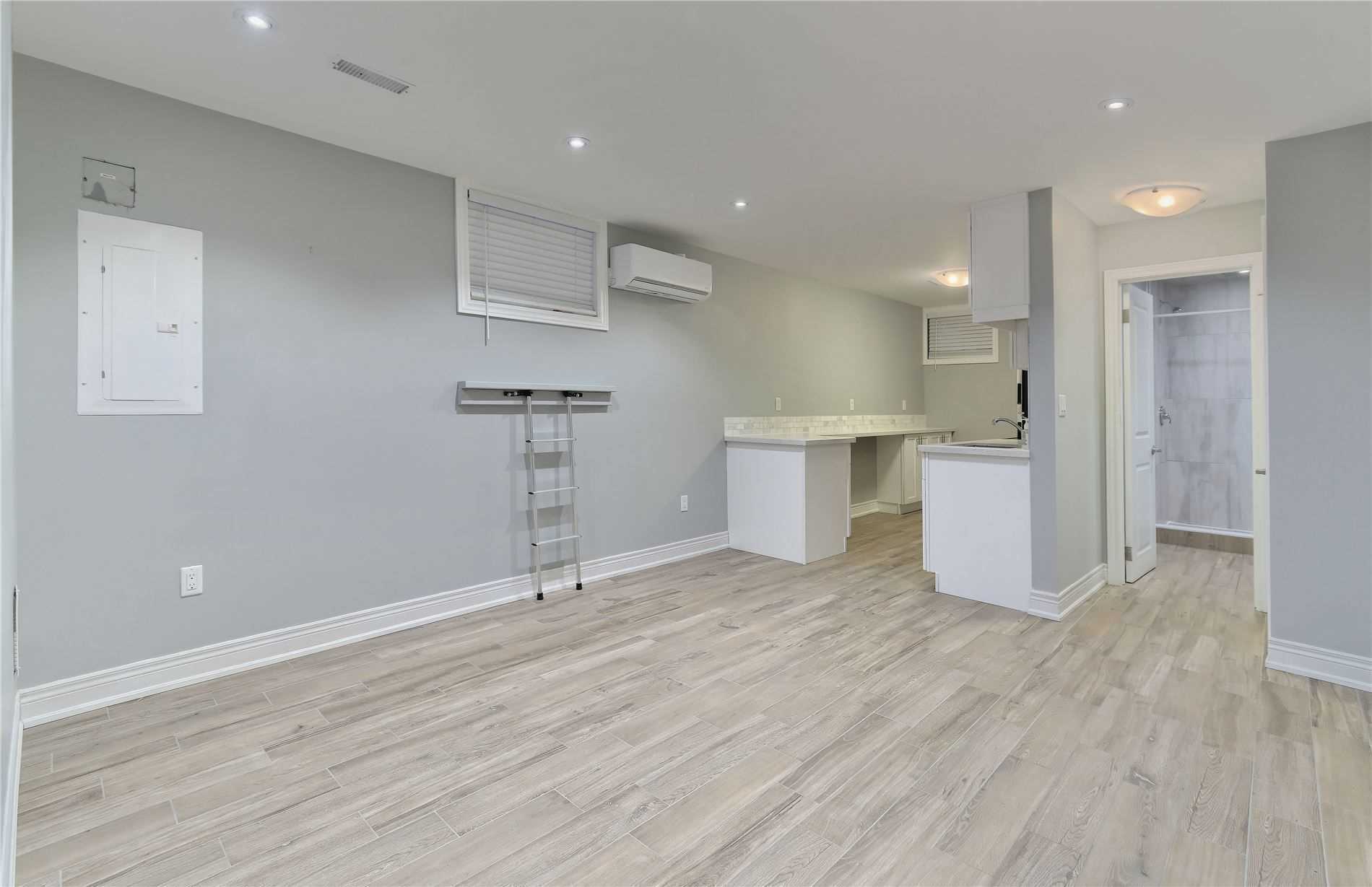 457 Jones Ave #1